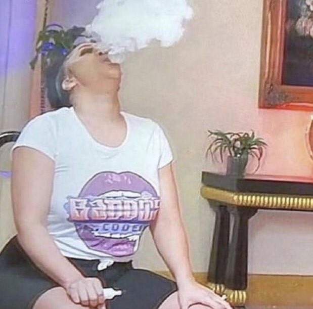 CashCropNFT's tweet photo. Me sitting on the toilet hitting my dab pen 

#420life #NFT #NFTs #NFTProject https://t.co/MUBMQM1qSB