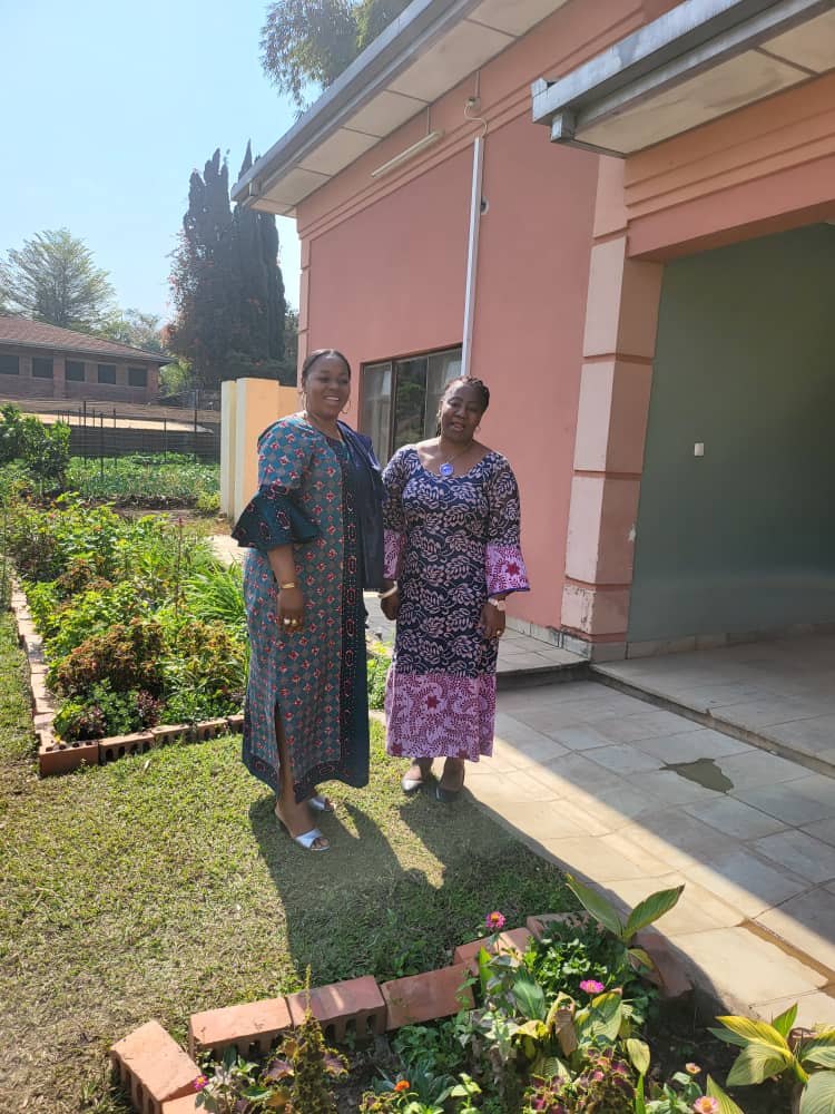 acd_asbl's tweet photo. Deux femmes leaders de l'espace grand katanga se sont rencontrées ce 18/08/022, pour analyser la situation politique de l'heure.
L'essentiel de leur entretien a tourné autour de l'émancipation de la femme congolaise ds tout les secteurs de la vie,mais principalement en politique. https://t.co/EnH3qkIRBZ