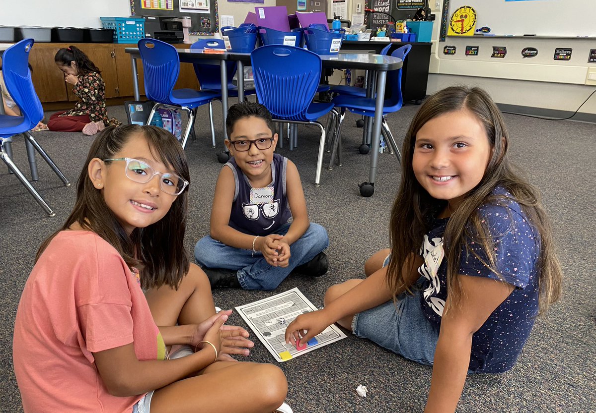 JaaGlaser's tweet photo. I celebrated my birthday and the first day of school with these awesome 3rd graders!!🎉🥰I love seeing happy kids in healthy relationships!❤️@FlyingHillsFAME @mkuhfal8 @FHSAPerkinsAP @CajonValleyUSD @davidmiyashiro @JoMedinaAlegria https://t.co/1YzBRjdwEC
