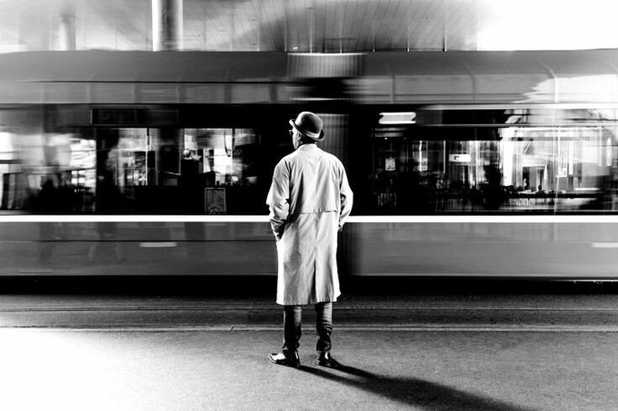 literlandweb1's tweet photo. "No vayas por ahí diciendo que el mundo te debe algo. El mundo no te debe nada. Estaba aquí primero". 
Mark Twain 
📷Mark Wyss https://t.co/tLtgj6kJks