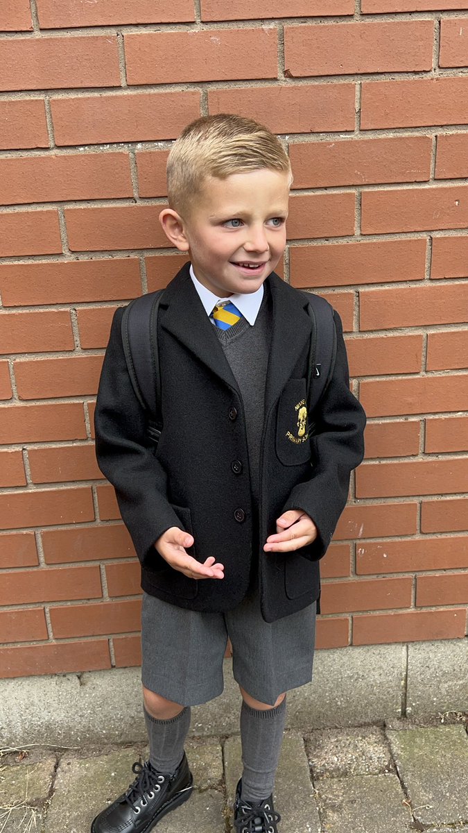 johnbeatson89's tweet photo. First day of school for Niece &amp; Nephews 😎 https://t.co/j3E5EGAlOE