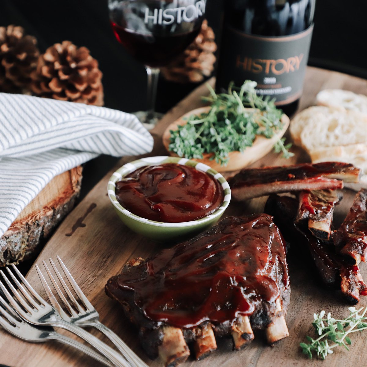 Are grillin’ and chillin’ your thing? Enjoy this beloved Pinot Noir barbecue sauce from Stoller Executive Chef, Becca Richards and remember to raise a glass to #nationalpinotnoirday (Aug. 18) 🍷
🔗 bit.ly/historybbqsauce 
#pinotnoirday #pinotnoir #oregonwine #foodandwine #bbq