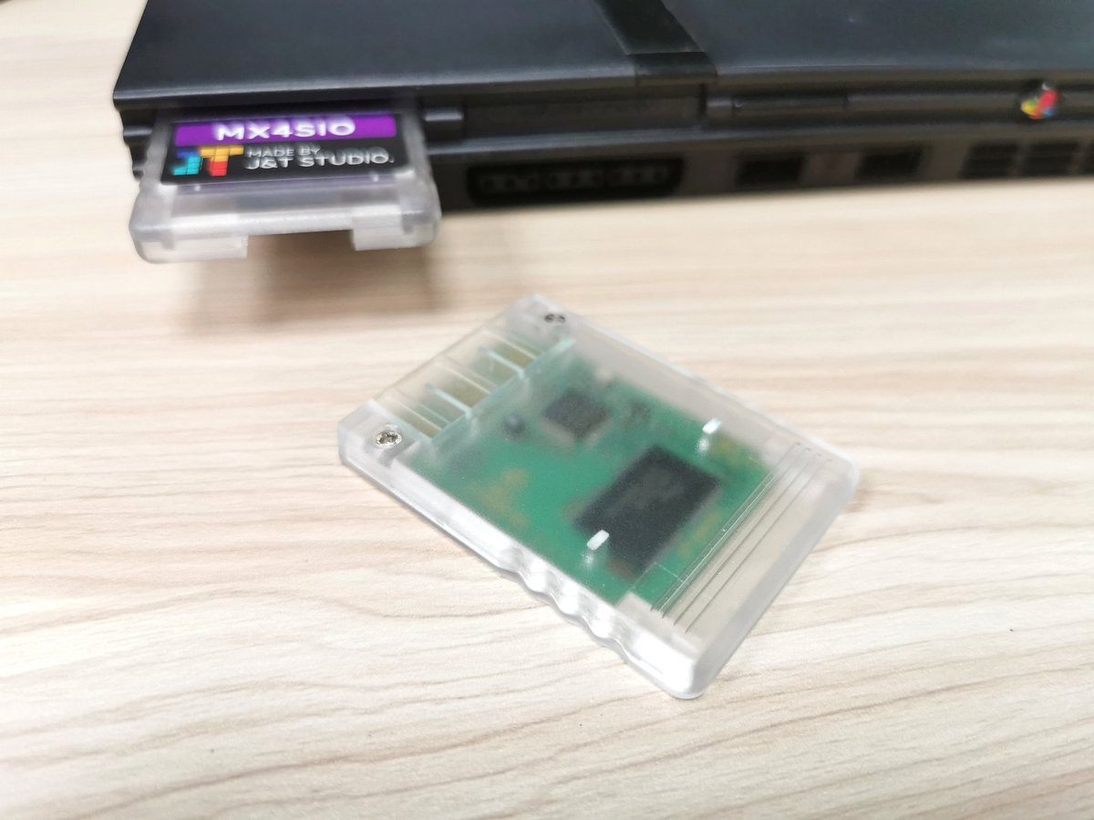 info_JT_Studio_'s tweet photo. I replaced the FMCB with a transparent shell and maybe I should design a sticker for it.🤔🤔
#MX4SIO #FMCB
https://t.co/CEo3ugy4Le https://t.co/rKdg5gN5cG