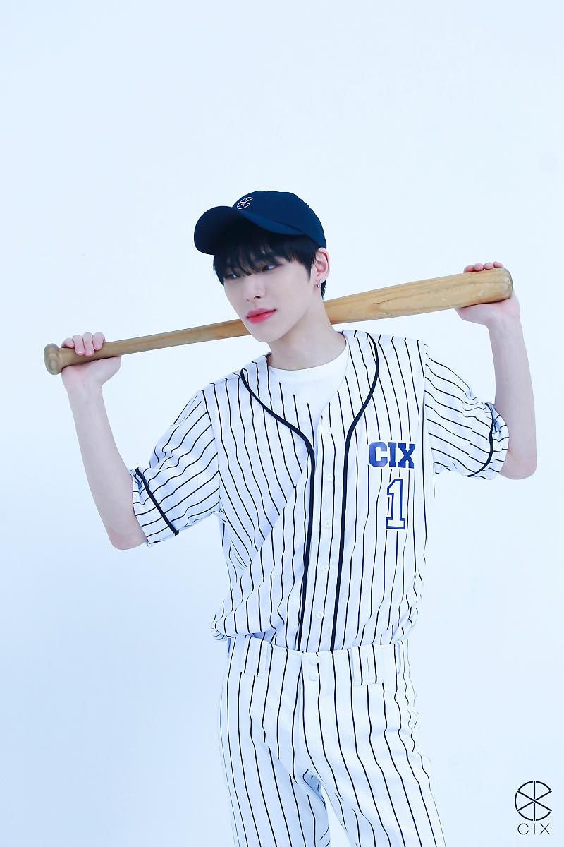 CIXBrasil's tweet photo. [#PIC] 18.08.22 - Atualização no Naver da C9 com o BX nos bastidores do ensaio da FIX WEEK 2022 (1)

🦖 https://t.co/NVrazAWB0e

#CIX #씨아이엑스 #FIX #픽스 #BX  #CIX3rdDebutAnniversary #CIX데뷔3주년 #2022FIXWEEK #픽스위크 #ConceptPhoto #CIX_BASEBALL https://t.co/zcbiwhwbhG