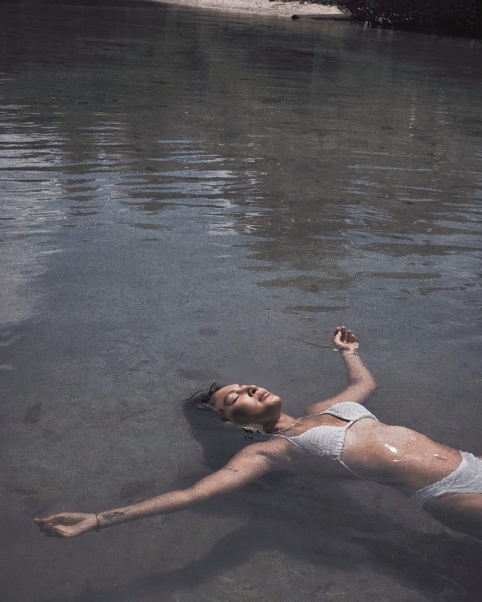 livelikepotter's tweet photo. nadine lustre in her element 🌊 https://t.co/M68eMr0LmU