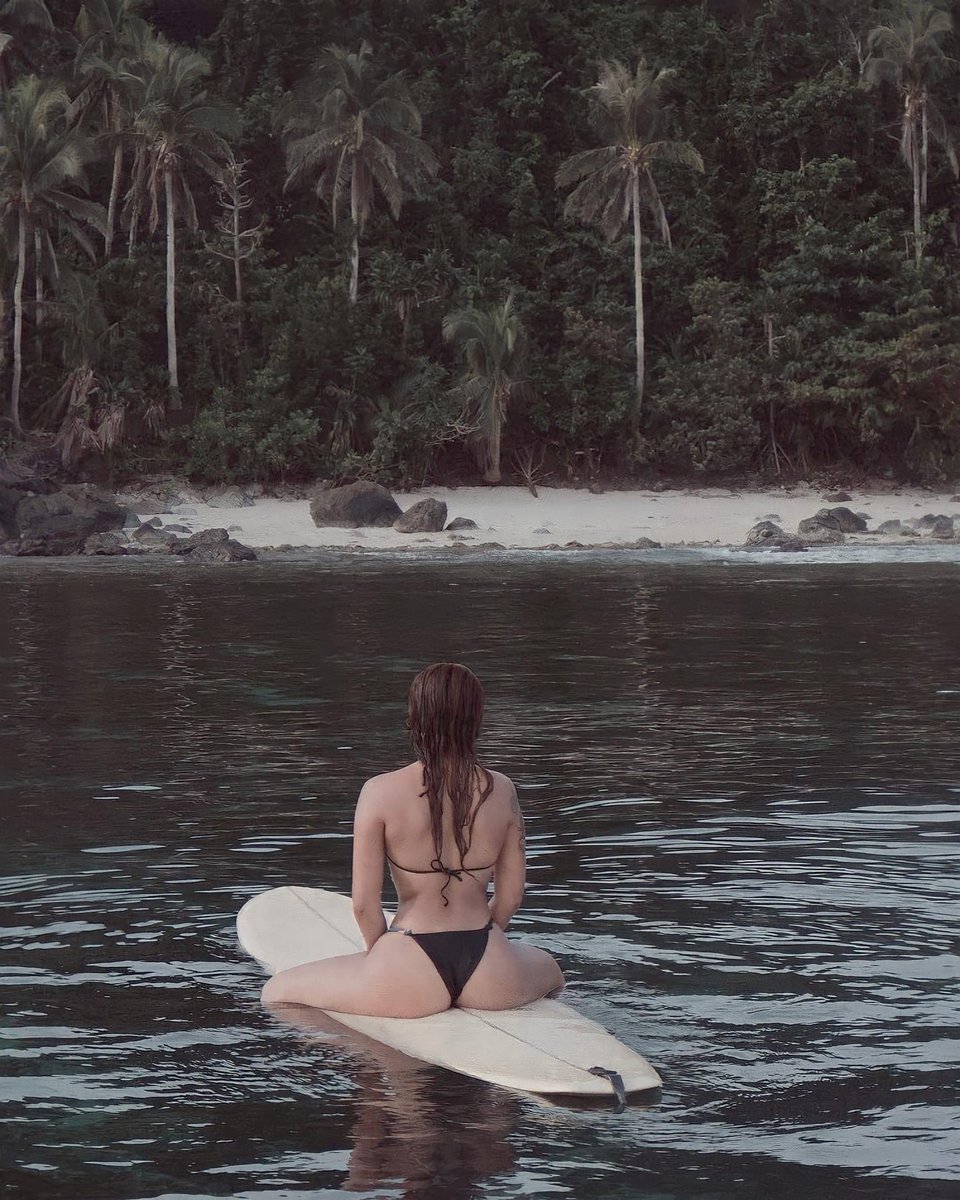 livelikepotter's tweet photo. nadine lustre in her element 🌊 https://t.co/M68eMr0LmU