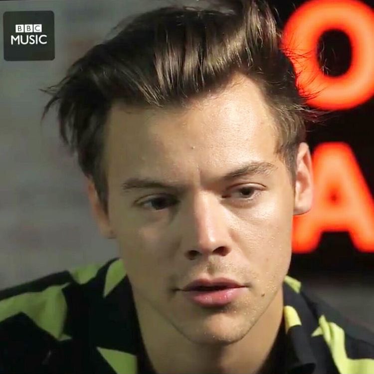 thegallery2017's tweet photo. harry styles on bbc radio music https://t.co/ZlyL19v25s