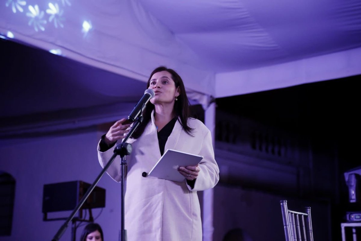 lenasavelli1's tweet photo. La música y el arte son herramientas de integración. Así, las personas son capaces de contar historias y sanar heridas que deja el desplazamiento. Ayer @ACNUREcuador presentó #RefugiAndo, con un maravilloso concierto ¡lleno de vida y color! #UnMundoPosible
#ConLosRefugiados https://t.co/YFAWwIZXiB