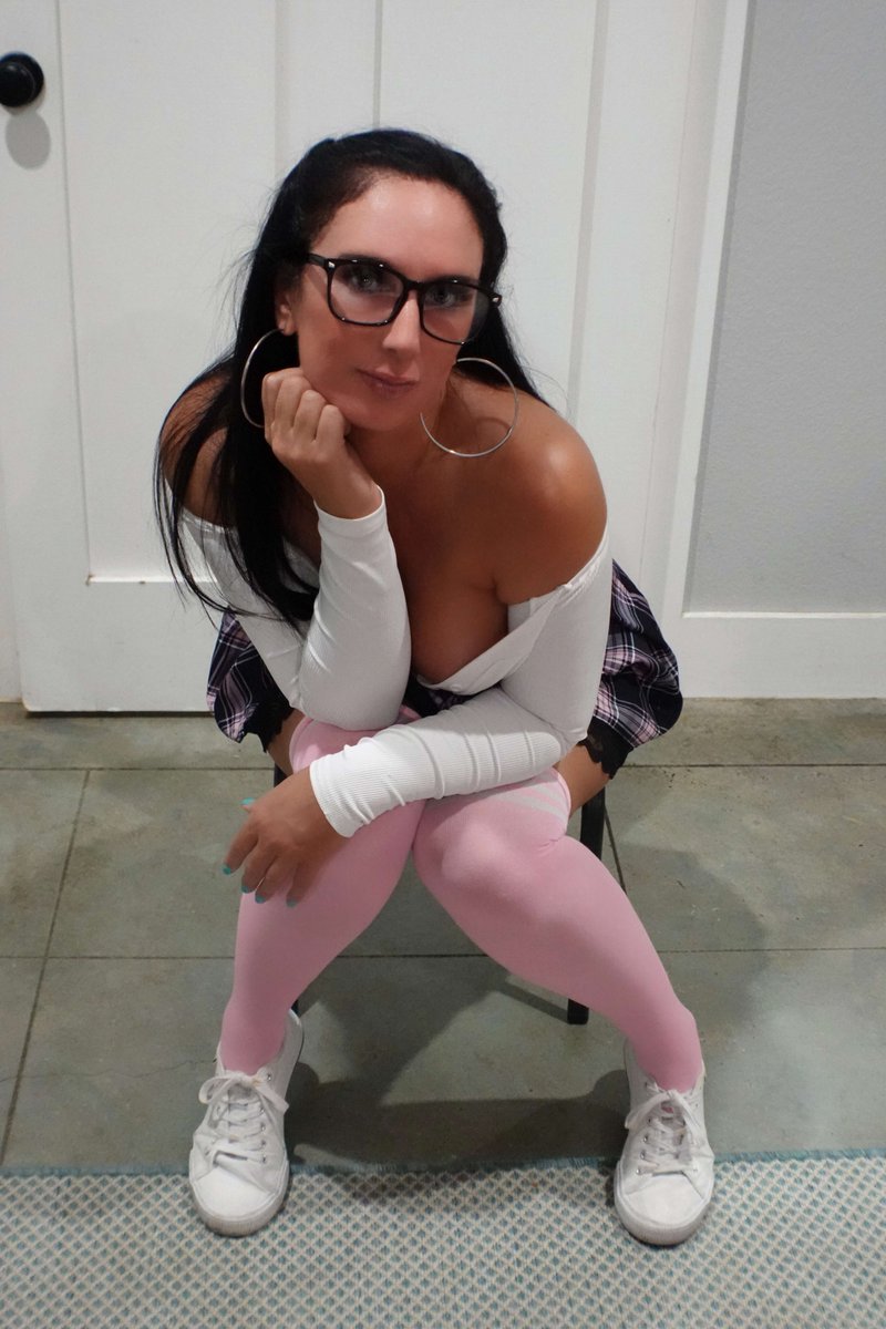joalexandria69's tweet photo. Kids are BACK TO SCHOOL! What am I going to do with myself 😂 #timetoplay #onlyfans #halfofftoday https://t.co/FUCnBKALZu