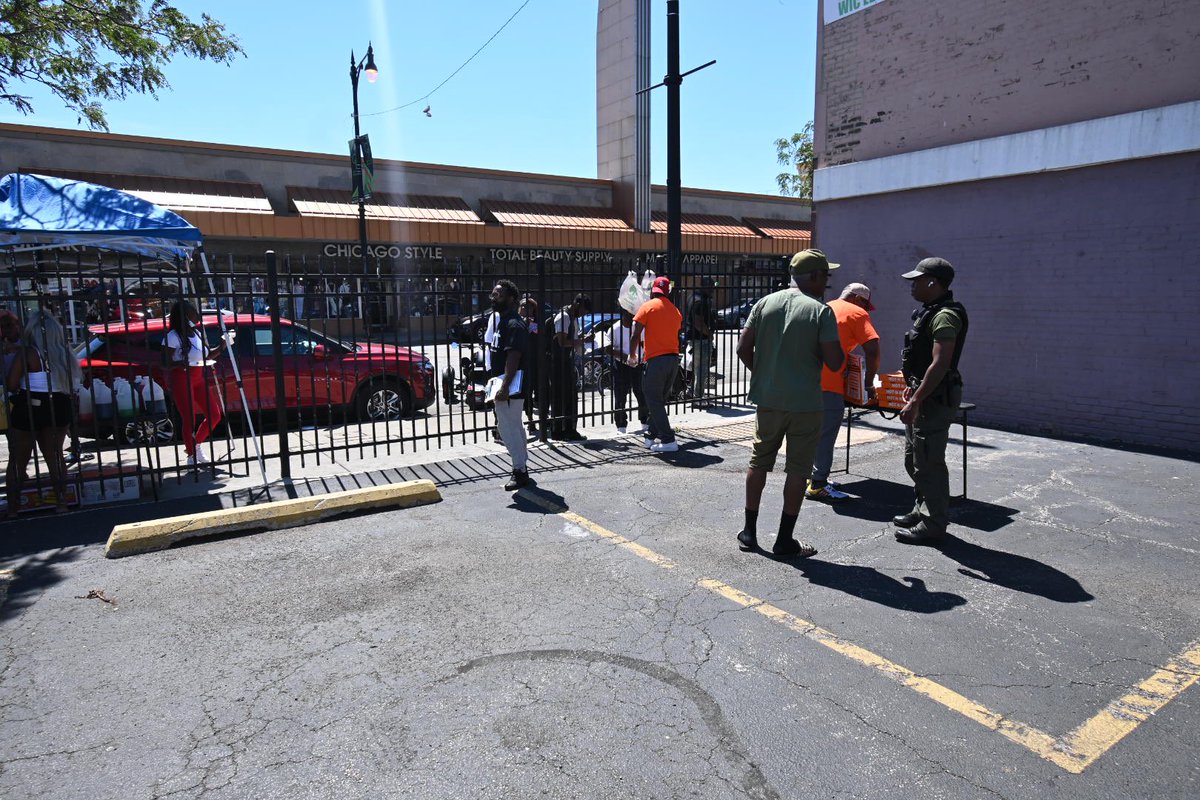 EatOrgChicago's tweet image. Some pics from our canvassing this week for #TheBigPayback