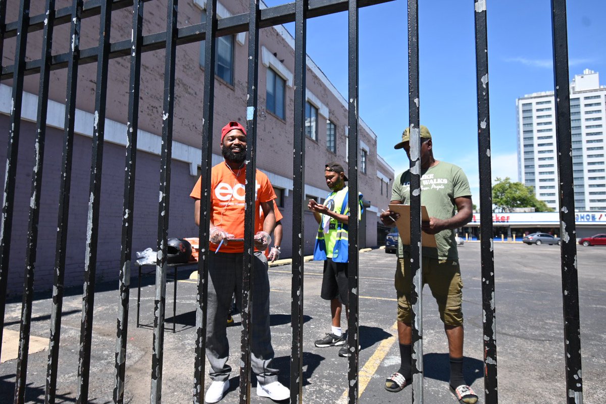 EatOrgChicago's tweet image. Some pics from our canvassing this week for #TheBigPayback