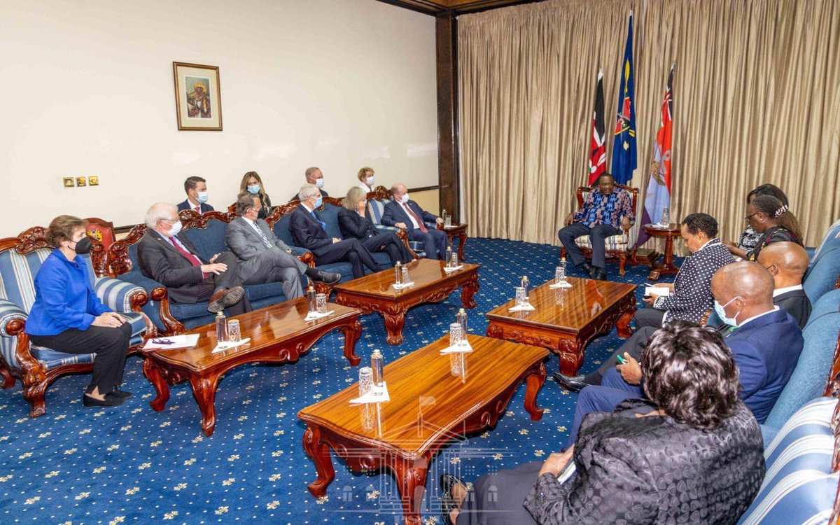 HbcEnglish's tweet photo. Top U.S. delegation meets with Kenya’s president elect Ruto , outgoing president Uhuru Kenyatta and the opposition leader Raila Odinga. Stability was the focus of the discussions . #KenyansPoll #KenyaDecides2022 #kenyaelections2022 #kwanza https://t.co/kse3qz7wzq