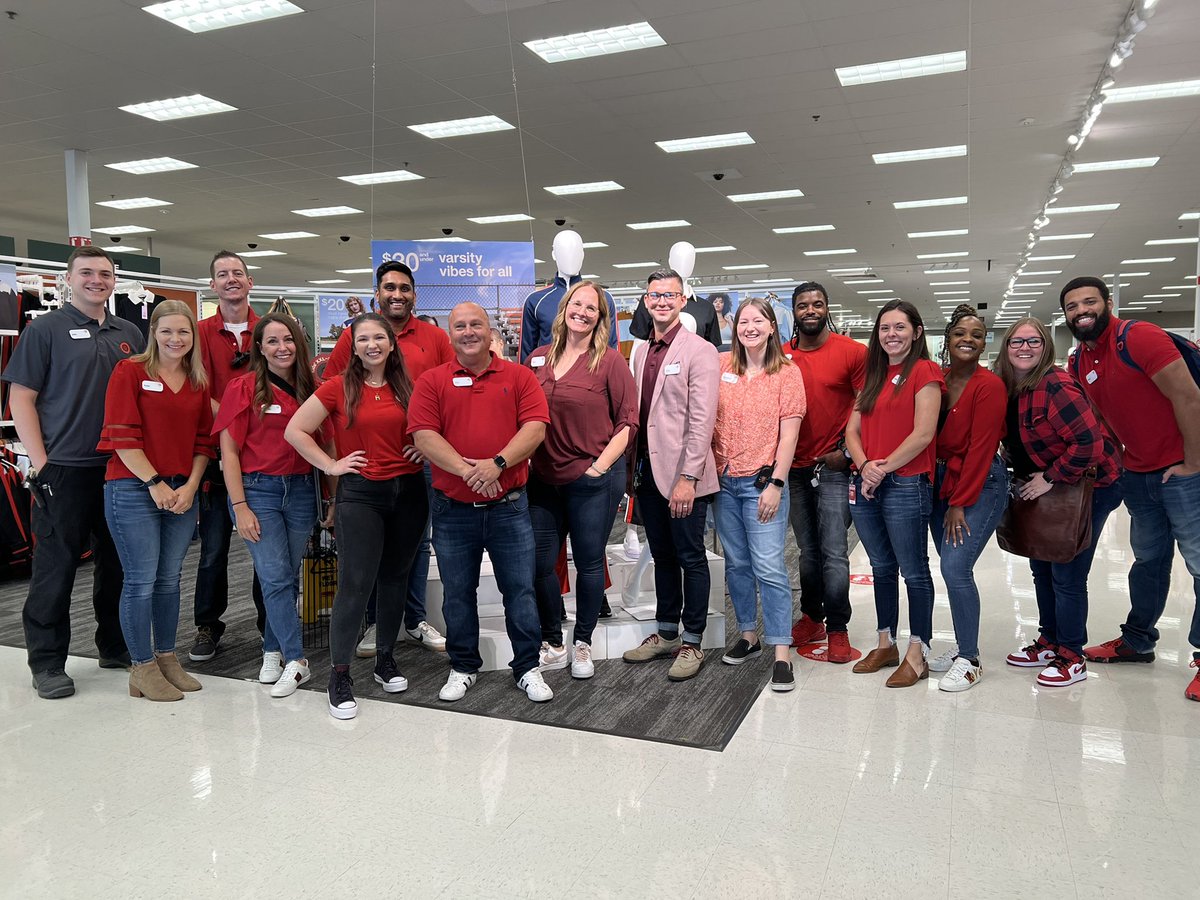 madzfromtarget's tweet image. Thanks for visiting our store today!!! T1285 is ready for back to college 📚🎯 #BacktoSchool2022 #CareGrowWin