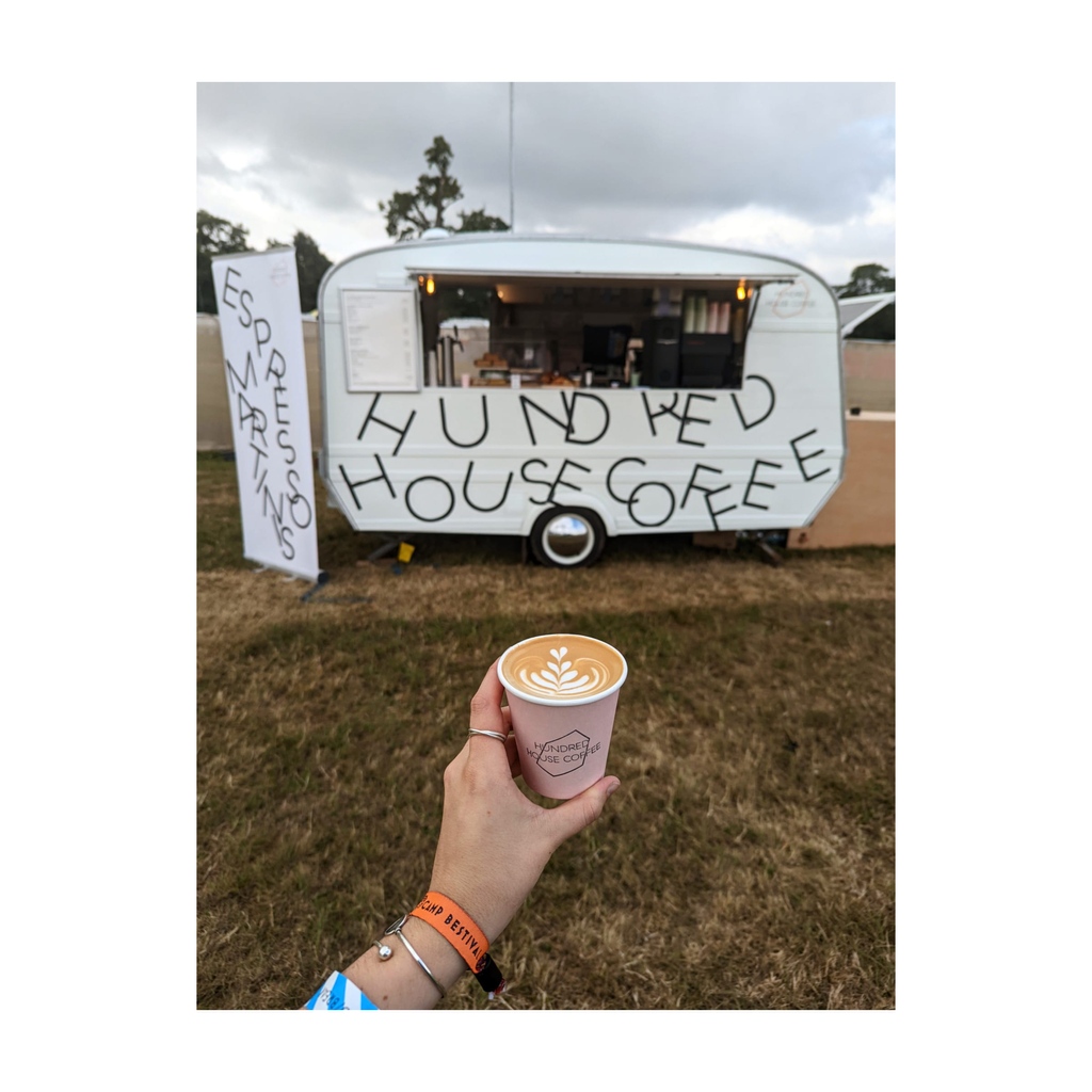 HundredHouseCo's tweet image. ✻ C A M P - B E S T I V A L ✻
We're all set up for @campbestivalshropshire! Serving up coffees and cocktails alongside cakes and bakes by @explodingbakery and @mattysdelices!
∙
#hundredhousecoffee #artandindustry