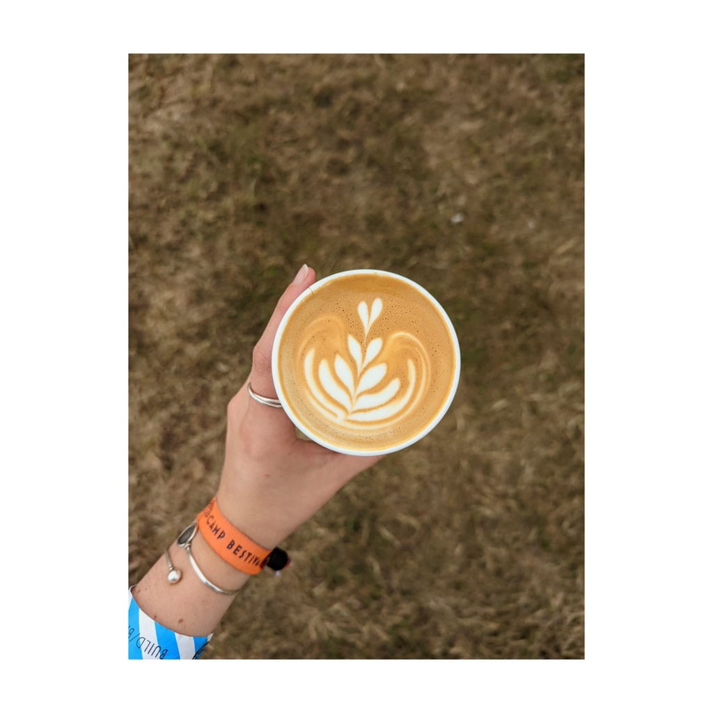HundredHouseCo's tweet image. ✻ C A M P - B E S T I V A L ✻
We're all set up for @campbestivalshropshire! Serving up coffees and cocktails alongside cakes and bakes by @explodingbakery and @mattysdelices!
∙
#hundredhousecoffee #artandindustry