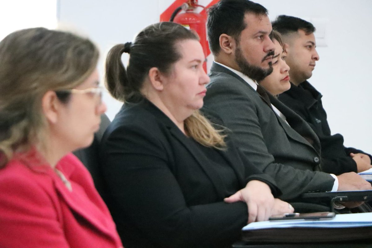 INE_Paraguay's tweet photo. En la sede de @FacsoUna, ante rectores, vicerrectores y altos exponentes de las universidades del país, el Director Nacional del INE, @ivanojedapy, presenta amplios detalles sobre el Censo Nacional de Población y Viviendas 2022. 

#CaminoAlCensoNacional https://t.co/50cN73I6ZR