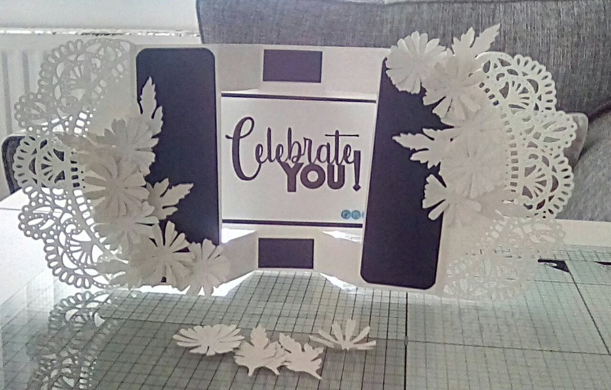 Tizzy_S_d's tweet photo. one card two ways..
#handmadecards
#greetingscard
#handmade
#cardcraft
#cardmaker
#cardfold
#crafter https://t.co/8cSKjF6LfD