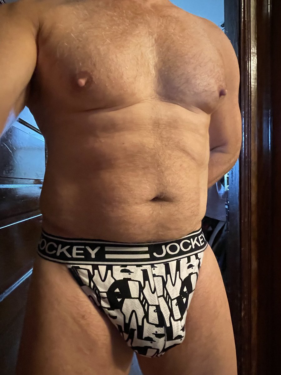 n2_briefs's tweet photo. Gotta love the boldest of bold prints issued by Jockey so far. This one is called Jockey Boy, and it’s my all-time favorite!
🏇 🖤 👦🏼 🤍
#GayBriefs #GayTanga #GayStringBikini #GayJockey #GaySportBriefs https://t.co/xGlUTERJYw