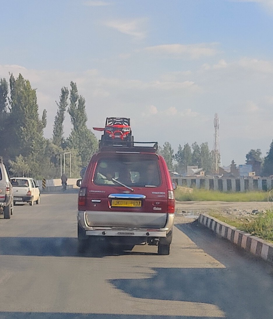 almast_kashmiri's tweet photo. Someone's happiness and a long wait outside the house https://t.co/tjtSHqnsxu