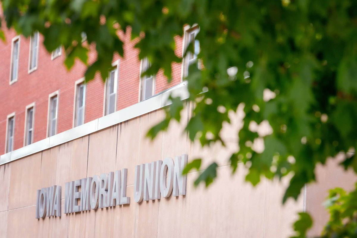 The beginning of the fall semester means a change in open building hours!  
 Stop by weekdays 7am-midnight, weekends 10am-midnight.  
 
*Exceptions not included, visit imu.uiowa.edu/about/hours/ for details.