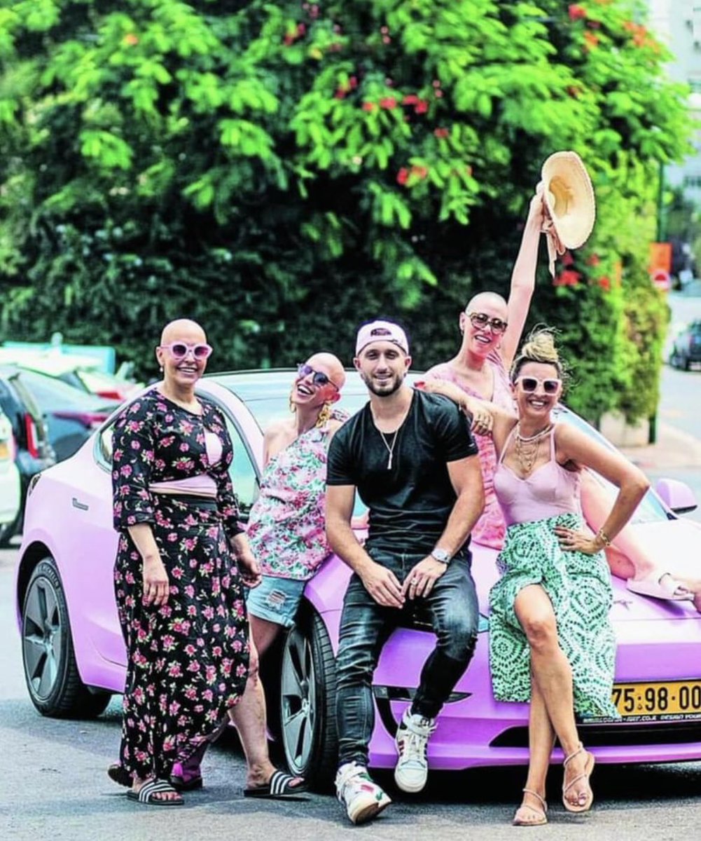 Itongadol's tweet photo. #Israel. Excelente iniciativa del famoso cantante Ben Zini que donó su #Tesla rosa para una campaña de concienciación sobre el #cáncer de mama con el objetivo de animar a las mujeres a hacerse los estudios preventivos.#Benzini #Tesla @Israel thanks @YediotAhronot #music https://t.co/9RiVC5C1kP