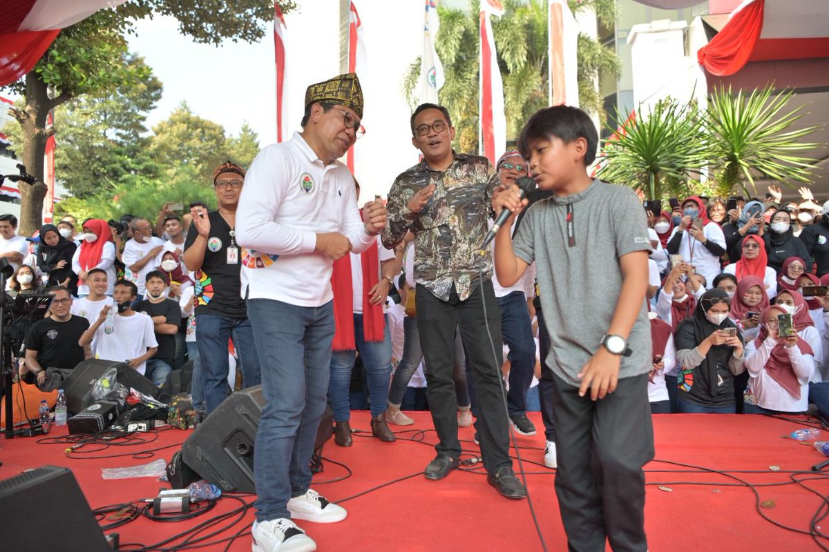 Nalapraya261's tweet photo. Meriahnya 77 tahun Indonesia 
Pulih Lebih Cepat
Bangkit Lebih Kuat
Bersama #FarelGusHalim

@jokowi 
@halimiskandarnu
@Kemendespdtt
@malik_haramain
@imansyukri
@taufikmadjid71
@yusradaridesa 
@azzameldzikrie 
@fachrilabalado
@cik_mashuri
@AngSinam
@Brigade01Arwan1
@tppkemendes https://t.co/FtbMk0joy7