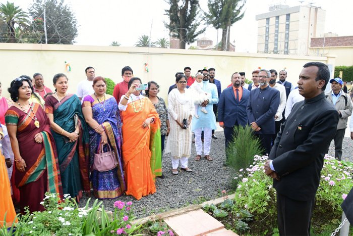 Good Read: Indian Independence Day in #Eritrea: A Mix Of Colors; by Ruth Abraham 

"The celebration was made warm through Indian patriotic performances, Indian and Eritrean songs, and ballet performances as well as yoga demonstrations"
shabait.com/2022/08/18/ind…