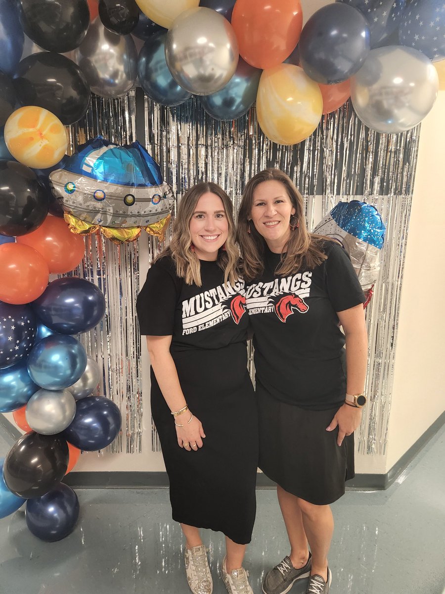 MrsLaneAtFord's tweet photo. Ready to start this amazing year!  #B2SGISD #weareGISD
@TheMrsWilkinson @ElementaryFord @GeorgetownISD https://t.co/bVBC3Cx3aK