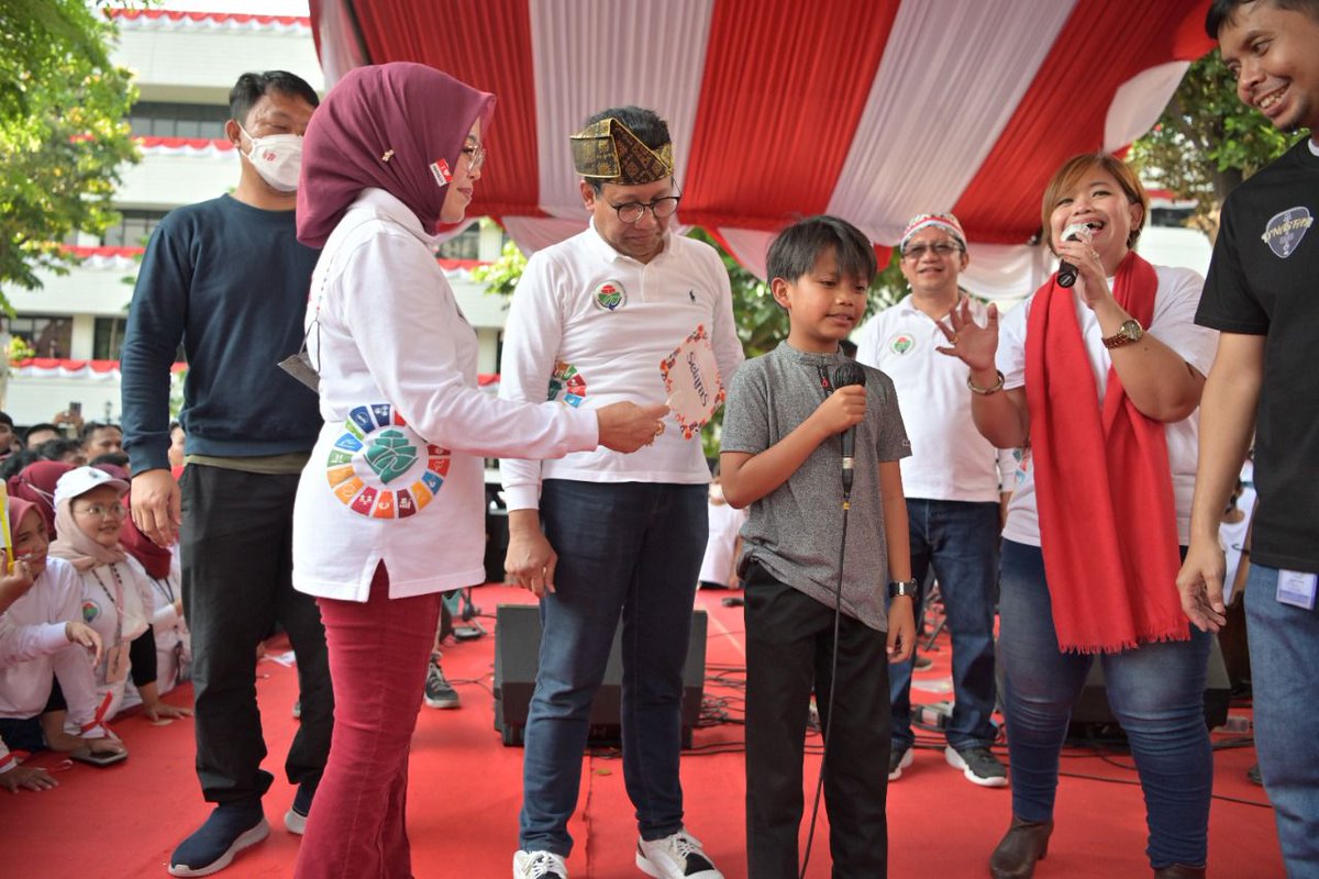Nalapraya261's tweet photo. Meriahnya 77 tahun Indonesia 
Pulih Lebih Cepat
Bangkit Lebih Kuat
Bersama #FarelGusHalim

@jokowi 
@halimiskandarnu
@Kemendespdtt
@malik_haramain
@imansyukri
@taufikmadjid71
@yusradaridesa 
@azzameldzikrie 
@fachrilabalado
@cik_mashuri
@AngSinam
@Brigade01Arwan1
@tppkemendes https://t.co/26hKWQc4wY