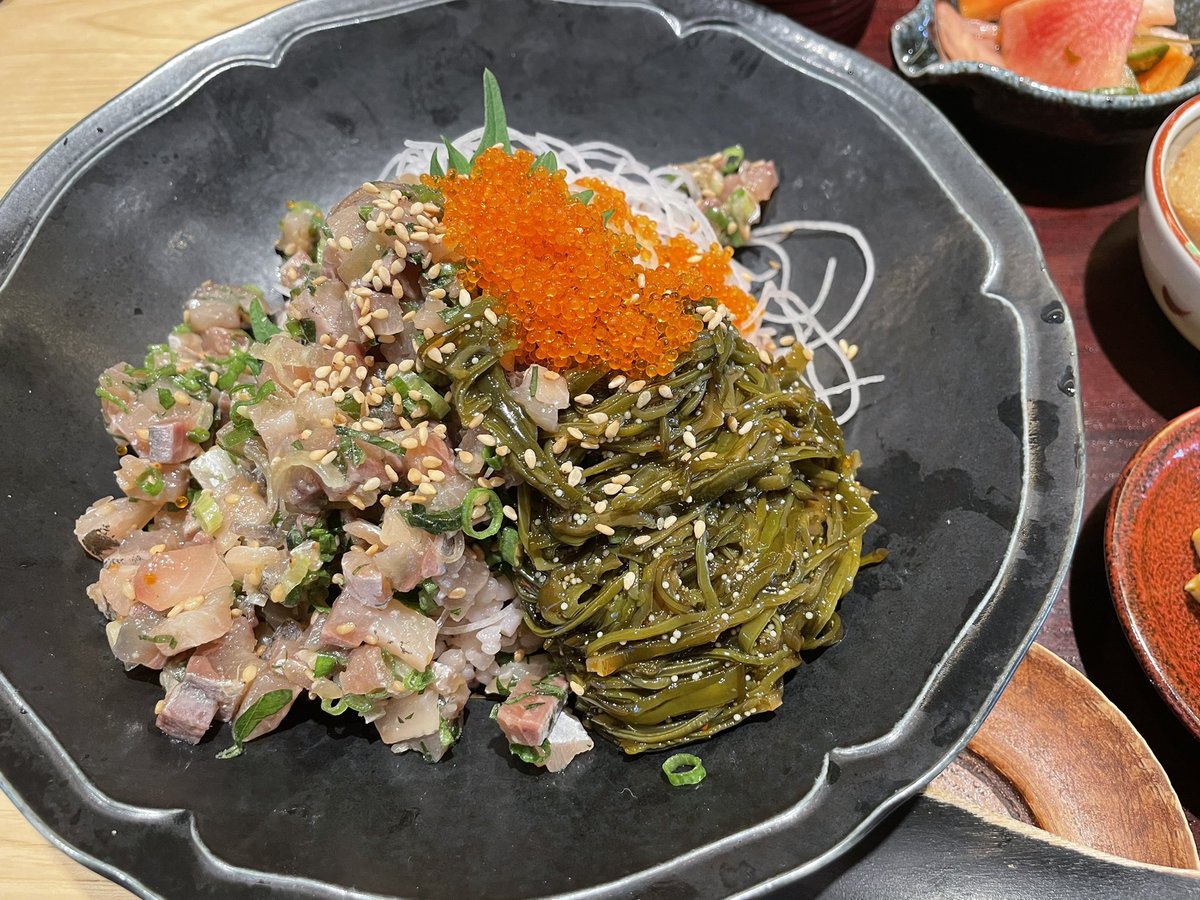 ayastepn8's tweet photo. 今日は表参道に行ってかき氷食べてきたよ🤗サラサラふわふわ密度高めのかき氷、めちゃ美味しかったよ🍧🤍神宮前【らかん・果】是非行ってみて😊お魚の丼も美味しかった🥹🐟夜涼しくなってから近所でSTEPN👟コンビニ寄ると良くないよね、お菓子買っちゃう😮‍💨💚 https://t.co/xpyc2HuLRu