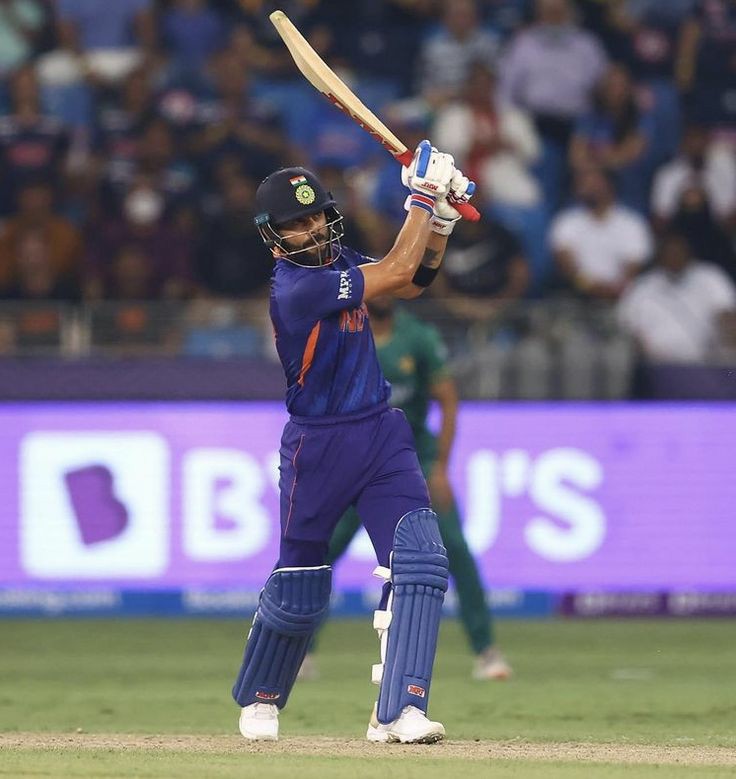 TotalCricket18's tweet photo. A Thread : One best Shot by Virat Kohli each year since his debut. @imVkohli 🐐 https://t.co/2vEVj1oXji