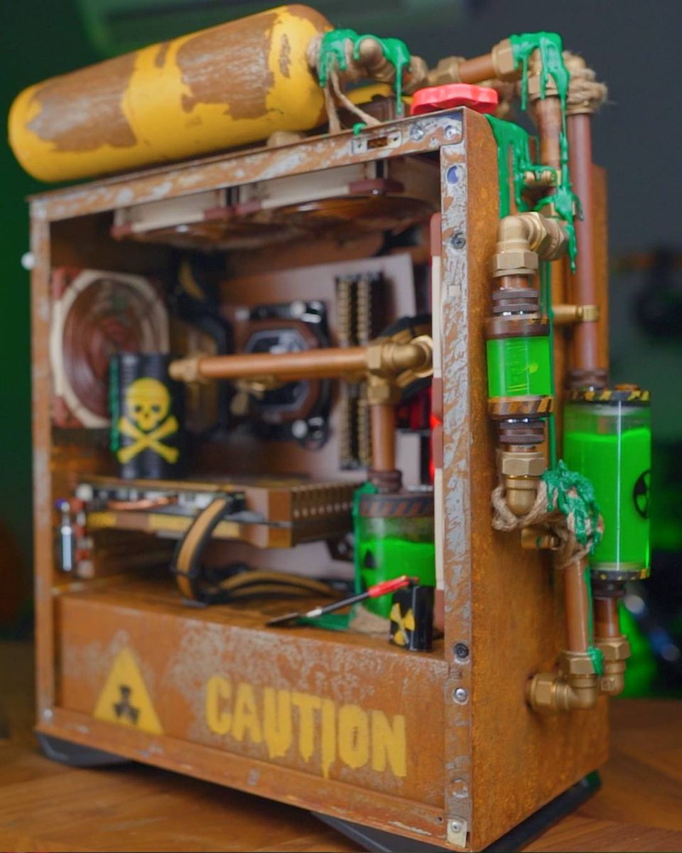 ILQLive's tweet photo. 🖥️ Get to know Wael Mohamad and his Uranium PC build! 👇

https://t.co/ZSLZxQpKx9

☢️🧪 "My idea was to build a PC with the unique idea that the green liquid, which circulates through it, is designed to look like uranium liquid." - Wael

#ILoveQatar #QatarNews #Qatar #ILQLevelUp https://t.co/vPdPqQfU5V