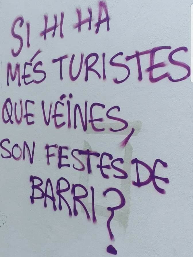 esclamor's tweet photo. Barrio de Gracia... #karcelona-bcn 😱
Si hay más turistas que vecinos son fiestas de barrio??
#turistGoHome
#turistOff
🔥🍻🔥 https://t.co/Uch9i7Lsod