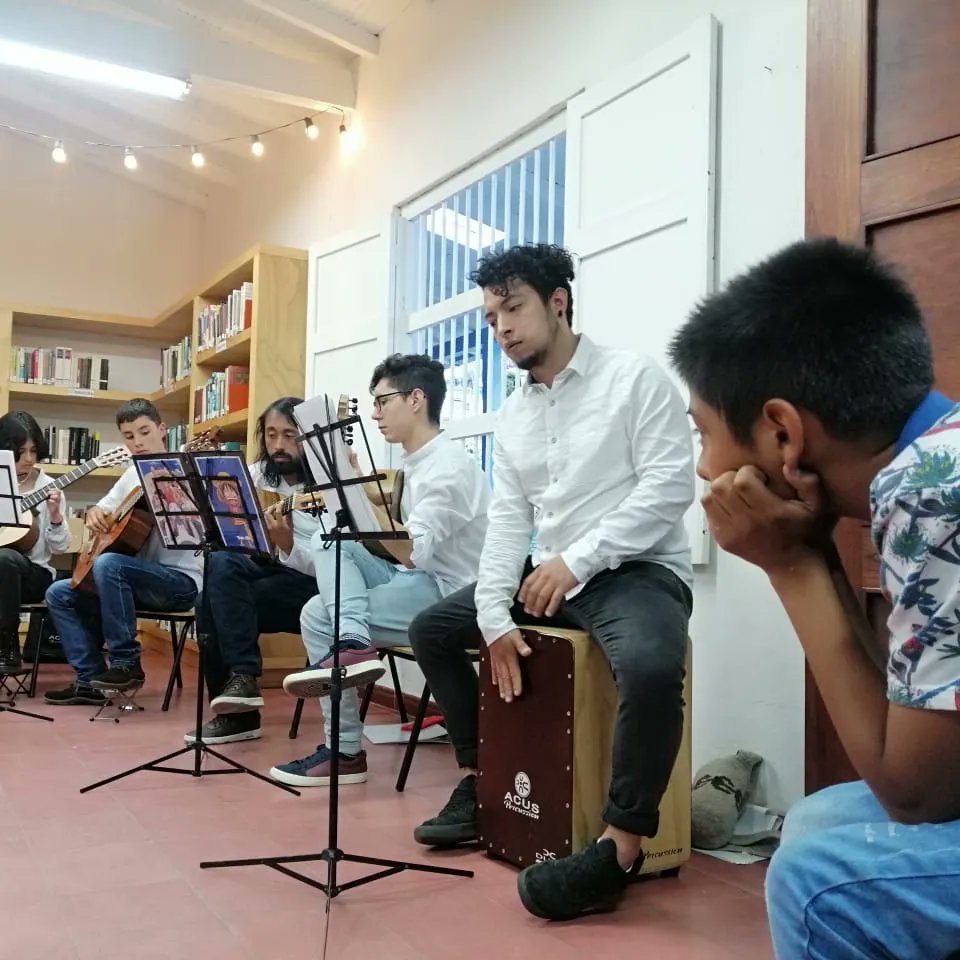 RuralEspiritu's tweet photo. Muchas gracias a la ESTUDIANTINA EL RETIRO y procesos de cuerdas del Centro Cultural Javiera Londoño por su hermosa presentación. 🤗🤗🤗
#AgendaCultural #Ruralidad #Campo
#lecturayescrituracreativa. #FomentoArtisticoyCultural #EducacionComplementaria #LaboratorioDelEspiritu https://t.co/9CxsCMs0pr
