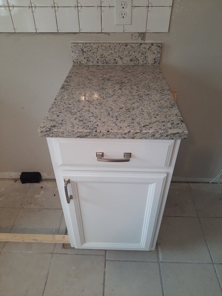 LlcStoneware's tweet photo. Yesterday's work. This kitchen is not completely finished but that is no problem for us. We are able to do your countertops no matter what! Come check us out today for a quote or to see about your kitchen or bathroom. Call us at 757-591-2024 😝 #kitchen #marble #granite #trending https://t.co/2RxrzK5Qhs
