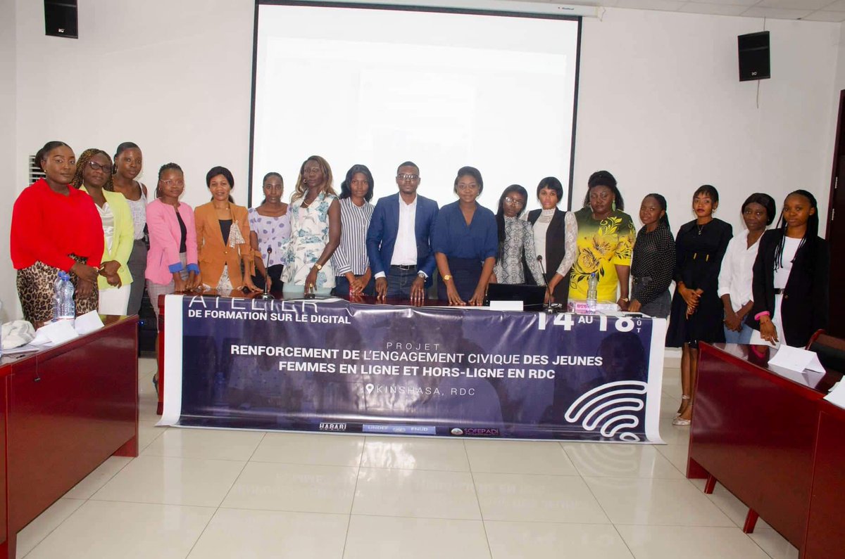 SekeNsunguEric's tweet photo. Du 15 au 17 août, j'ai animé en tant que facilitateur, l'atelier de formation sur le digital dans le cadre du projet de renforcement de l'engagement civique des jeunes femmes en ligne et hors ligne en RDC, organisé par @habariRDC et son partenaire @sofepadi, avec l'appui de #FNUD https://t.co/S2rMbhAaZm