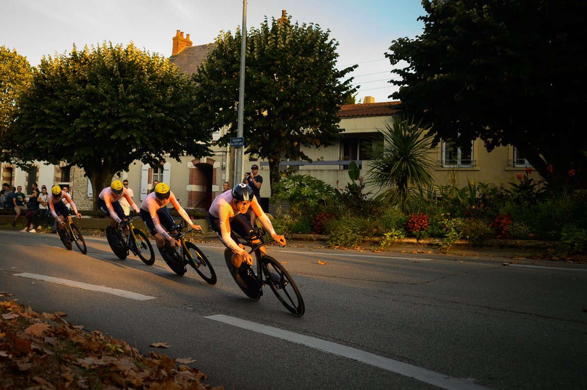 Tour de l'Avenir tweet media