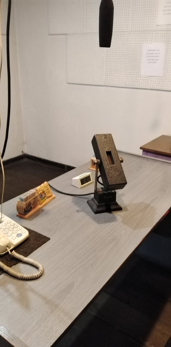 Mañana se celebra los #100añosderadioenChile.
Y hoy tuve la dicha de visitar la 7ma radio más ANTIGUA DEL MUNDO,  hoy cumplen 93 años.
No se debe dejar morir este patrimonio
 #ApruebaSeraHermoso