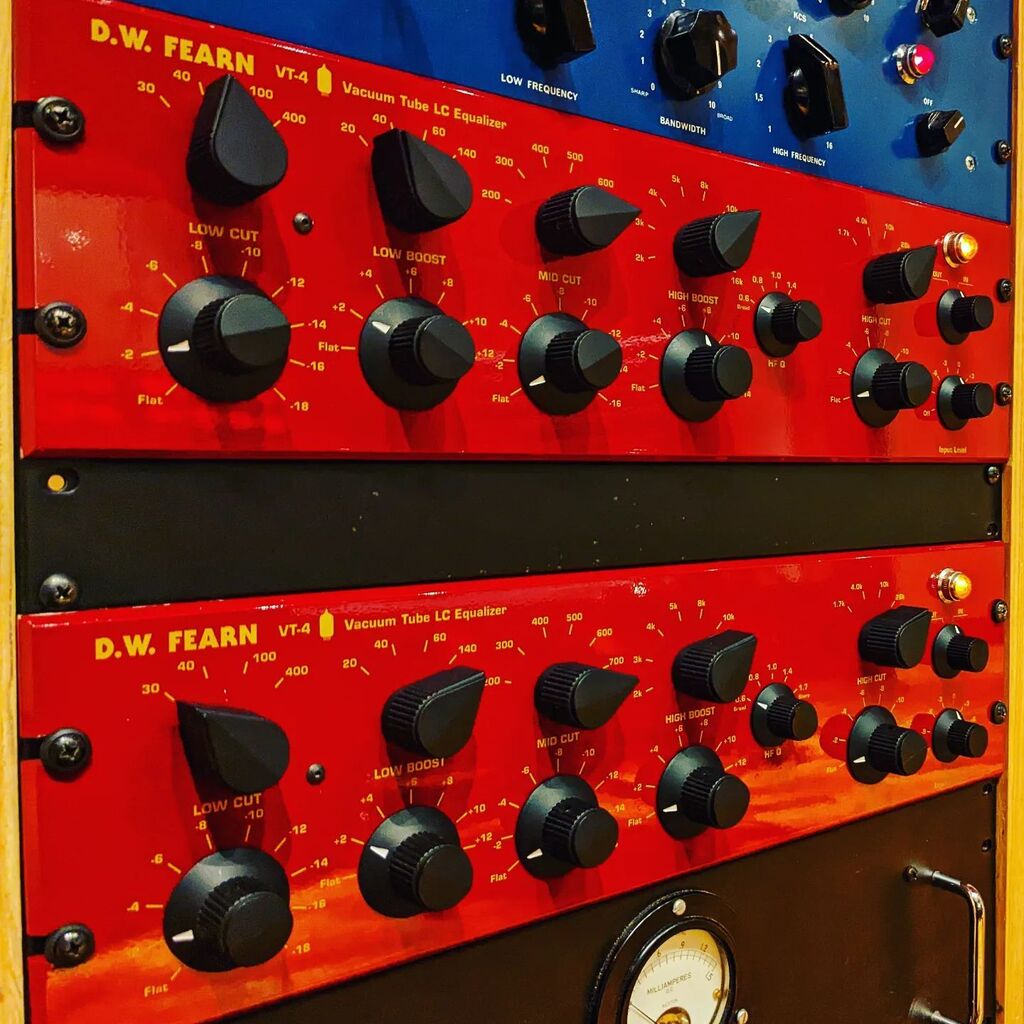 We did it again y'all!! 🤩 Another white whale down! A sequential, matched pair of D.W. Fearn VT-4's with the bypasses 😍

Are these the best sounding EQs ever? I'd say yes. They are ultra-hifi and yet impart musicality, depth, and warmth. Everything c… instagr.am/p/ChaSOjnpZpP/