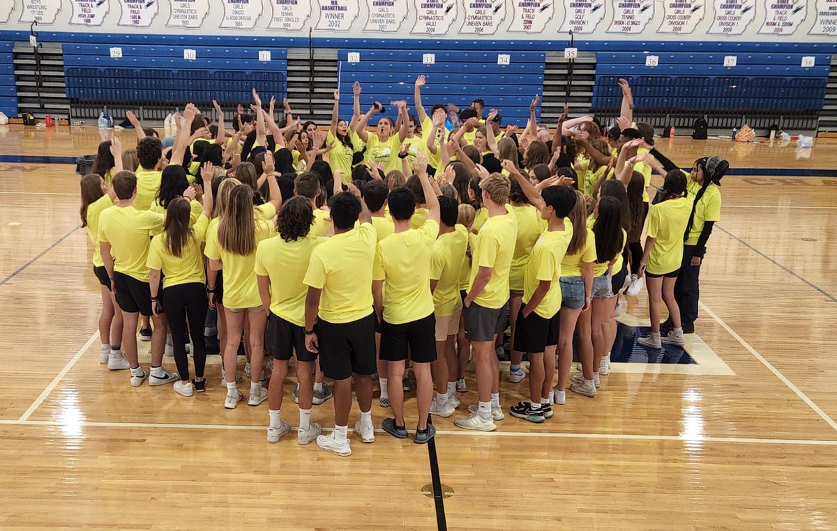 FalconLinkCrew's tweet image. We LOVED seeing our new freshmen Falcons today! What a great way to kick off high school with connections to our Link Crew leaders! @RHSFalcons  @BoomerangPrjct #LinkCrew
