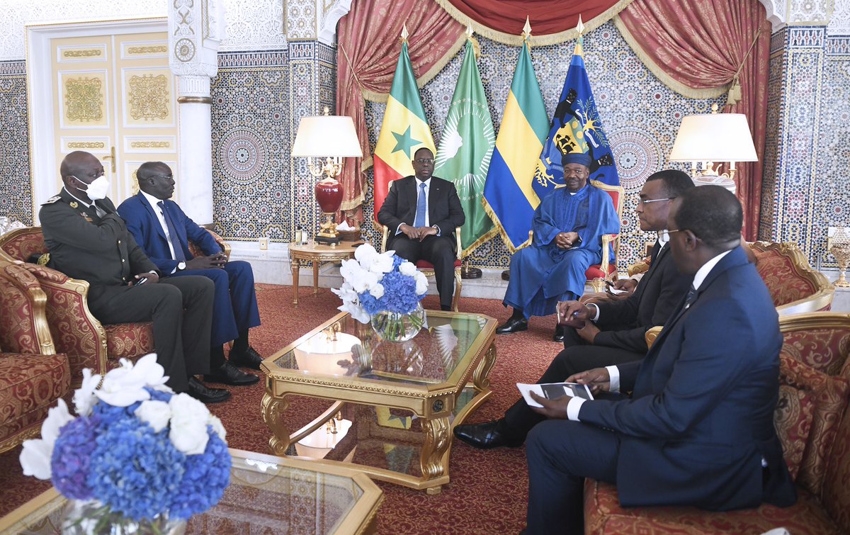 Merci à mon frère, <a href="/Macky_Sall/">Macky Sall</a>, venu au #Gabon pour notre Fête nationale.
Sa présence, en tant que président du #Sénégal &amp; président en exercice de l'<a href="/_AfricanUnion/">African Union</a>, témoigne du profond respect du continent à notre égard.
Nous nous battons pour défendre les intérêts de l'Afrique.