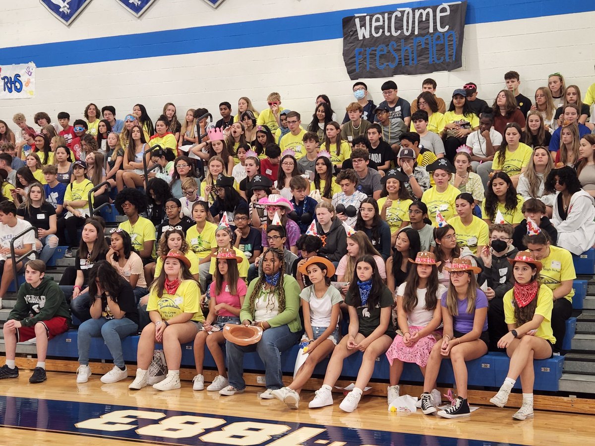 FalconLinkCrew's tweet image. We LOVED seeing our new freshmen Falcons today! What a great way to kick off high school with connections to our Link Crew leaders! @RHSFalcons  @BoomerangPrjct #LinkCrew