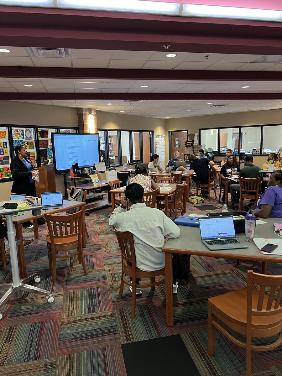 therealDrHoward's tweet photo. The Academy of Architecture and Construction @CaneRidgeHS #thinkingofamasterplan #teammeeting #RavenNation #purplepride #gettingtoknowus ๐ @msimms03 @MetroSchools @MNPSSoutheast @CRHSschoolcoun1 @Crcarter422 https://t.co/M7GJENAlgp
