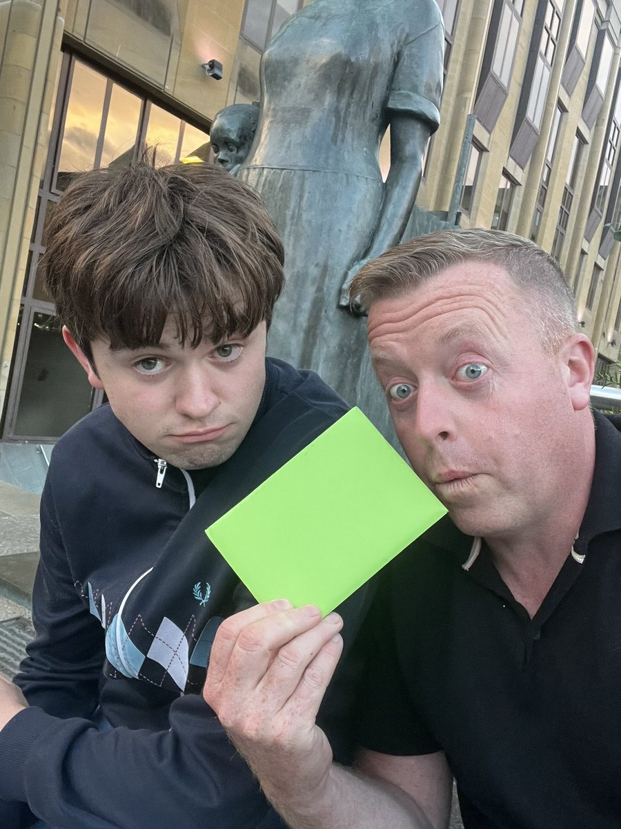 PackLeaderUK's tweet photo. @chrisblisstwit amazing show tonight. Thanks Christopher. Can’t wait to dive into our novels 👏 https://t.co/ofBQYV4L4x