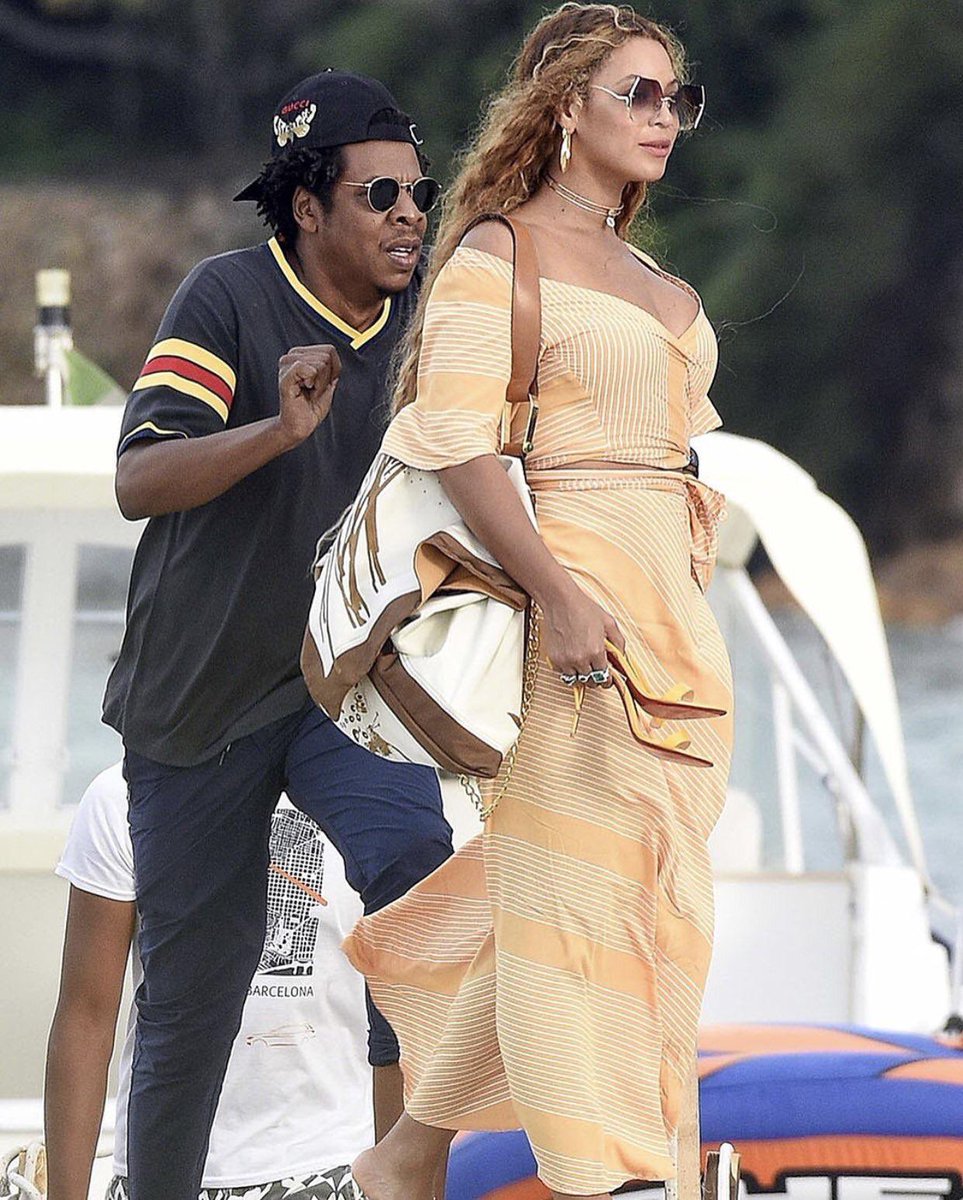 My girl: "Didnt you say no cheese on ur burger??"
Me: "Yea but its cool tho babe"
My girl: "Excuse me. Excuse me!"
Me: