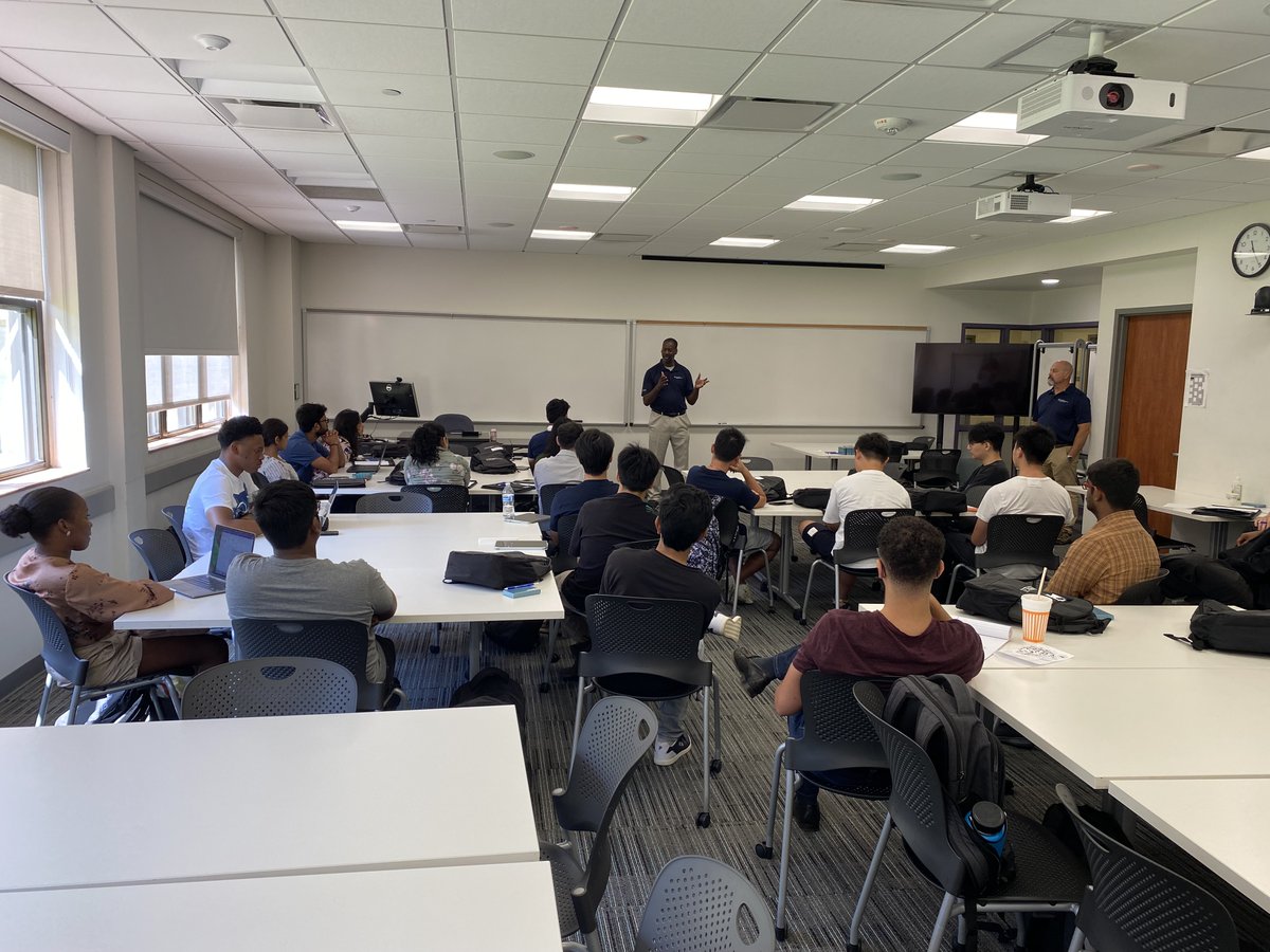 RCELConnect's tweet photo. And that's a wrap! It was a great #RiceOWeek22 meeting the incoming freshmen and introducing them to upcoming  RCEL classes and opportunities. We also welcomed the newest cohort of MEML@Rice students to campus.  It's going to be a great year!! #Rice2026 #whyRCEL #meml https://t.co/AwFRegAqKm
