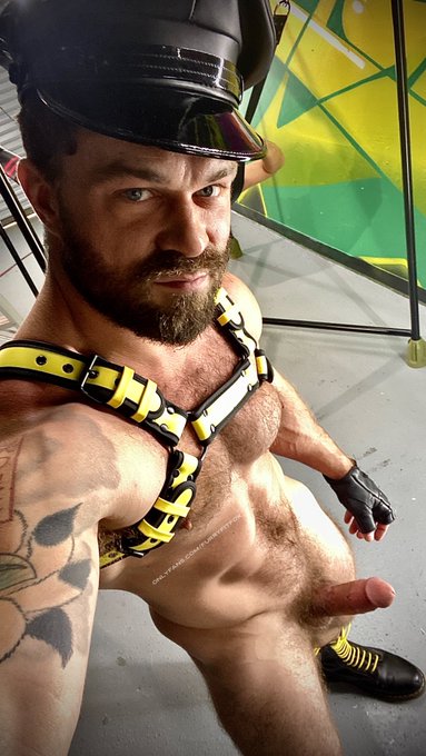 Suck it ??. Looking good in @FortTroff gear

?https://t.co/J9MyKQVQGt?

@scallysex @thexxlmen @HotMaleStuds