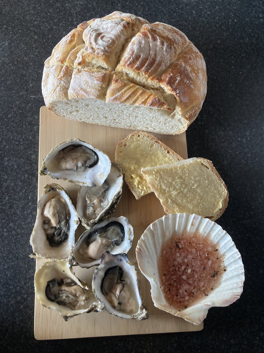 GardenSlowFood's tweet photo. Freshly Shucked @KellyOysters, Red Wine Vinegar & homegrown Shallot Dressing, with homemade Sourdough #SubscriptionFishBox @SSI_Wholesale @NiallSabongi https://t.co/J5RRcHGxEi
