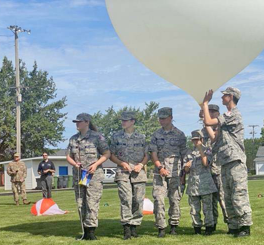 CivilAirPatrol's tweet photo. More than 500 scientific experiments concocted by 120 teams of #CivilAirPatrol cadets were released in our 2nd high-altitude balloon challenge. The 50-milliliter test tubes were carried as high as 105,661 ft before falling back to Earth. 🔗https://t.co/9HZCM8hIC1 #STEM #CAPCadets https://t.co/qpJsTCGjzb