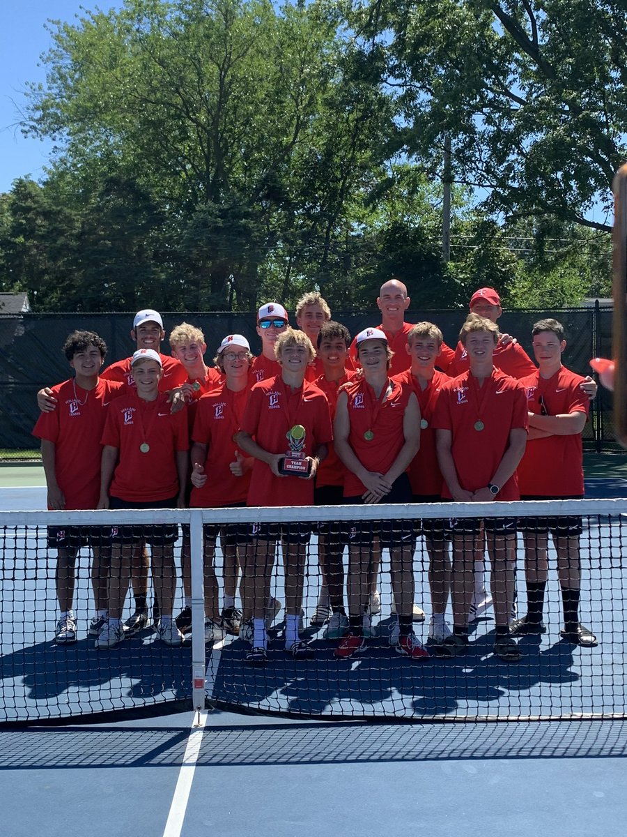 The varsity team took first place today at the Holland Quad #1. All flights finished in 1st place as well, with Holland finishing with 23 out of a possible 24 points. 

Go Dutch!